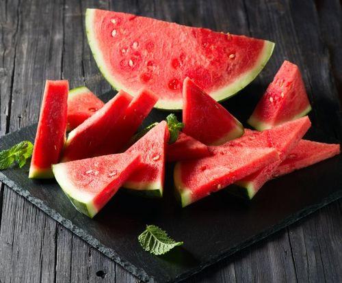 吃瓜啃西瓜,吃瓜啃西瓜,尽享清凉时光